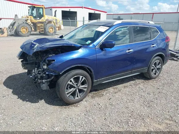 JN8AT2MT4KW264984 2019 NISSAN ROGUE - Image 2
