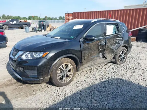 JN8AT2MT4KW268243 2019 NISSAN ROGUE - Image 2
