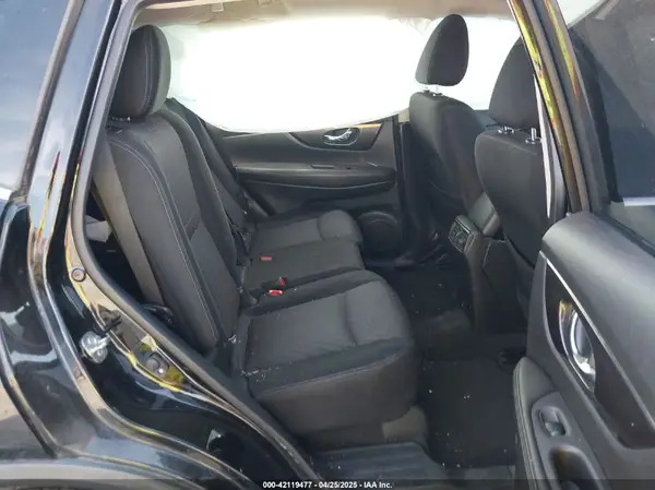 JN8AT2MT4KW268243 2019 NISSAN ROGUE - Image 8