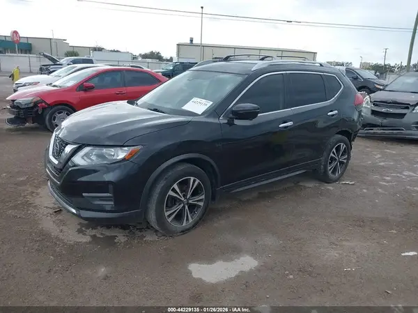 JN8AT2MT4KW500226 2019 NISSAN ROGUE - Image 2