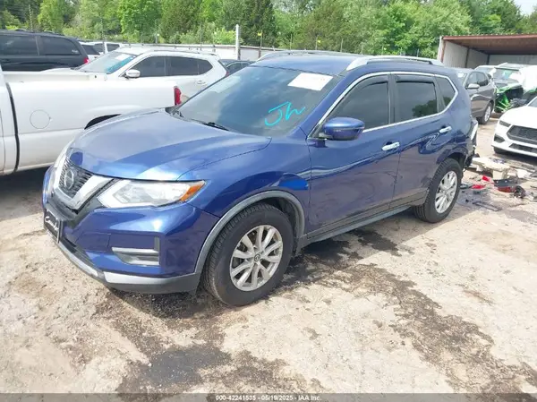 JN8AT2MT4LW013917 2020 NISSAN ROGUE - Image 2