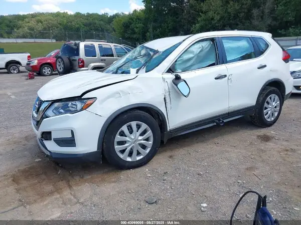 JN8AT2MT5HW131529 2017 NISSAN ROGUE - Image 2