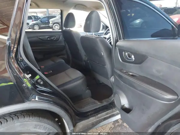 JN8AT2MT5HW132180 2017 NISSAN ROGUE - Image 8