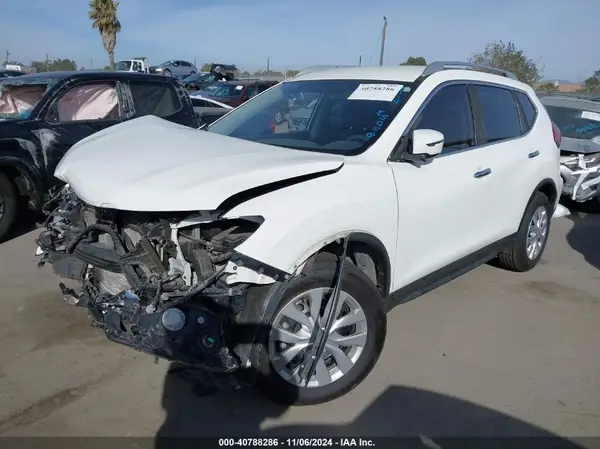 JN8AT2MT5HW134382 2017 NISSAN ROGUE - Image 2