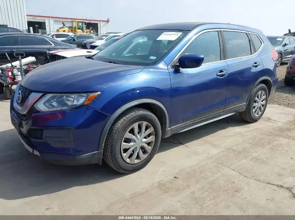 JN8AT2MT5HW137072 2017 NISSAN ROGUE - Image 2