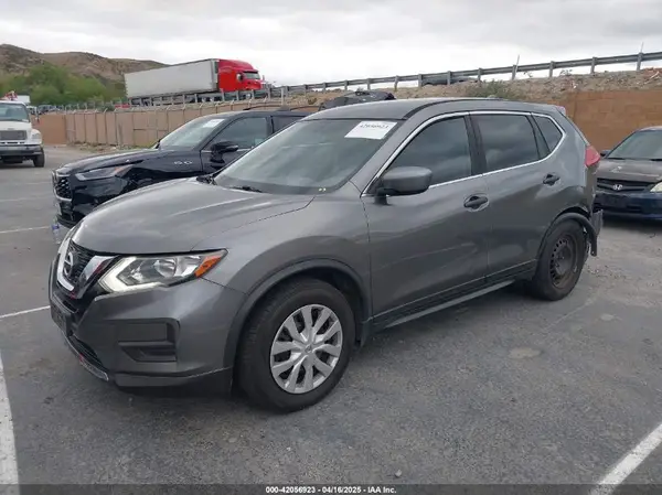JN8AT2MT5HW138366 2017 NISSAN ROGUE - Image 2