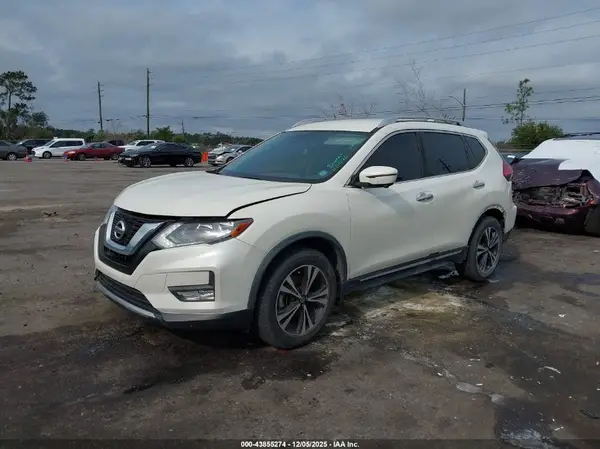 JN8AT2MT5HW139727 2017 NISSAN ROGUE - Image 2