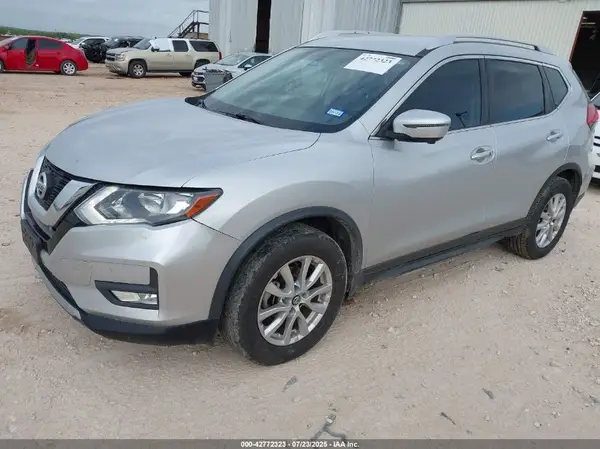 JN8AT2MT5HW139873 2017 NISSAN ROGUE - Image 2