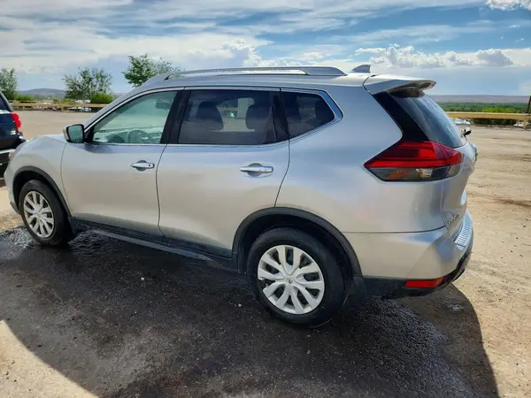 JN8AT2MT5HW139971 2017 NISSAN ROGUE - Image 2