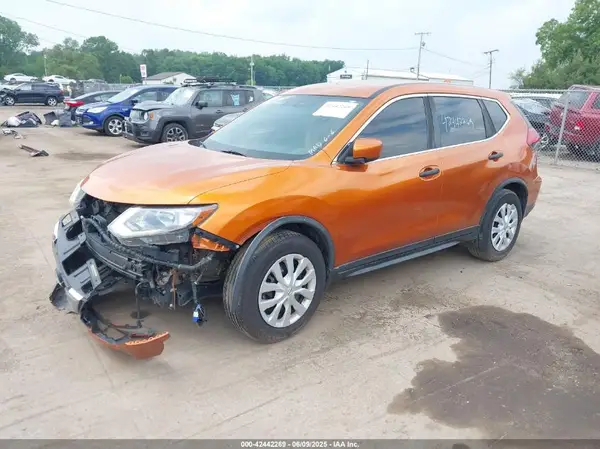 JN8AT2MT5HW141607 2017 NISSAN ROGUE - Image 2