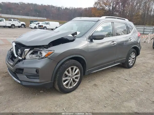 JN8AT2MT5HW141834 2017 NISSAN ROGUE - Image 2