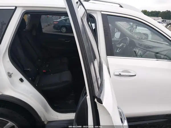 JN8AT2MT5HW143485 2017 NISSAN ROGUE - Image 8