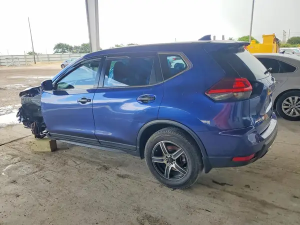 JN8AT2MT5HW143647 2017 NISSAN ROGUE - Image 2