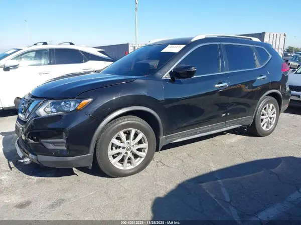 JN8AT2MT5HW144572 2017 NISSAN ROGUE - Image 2