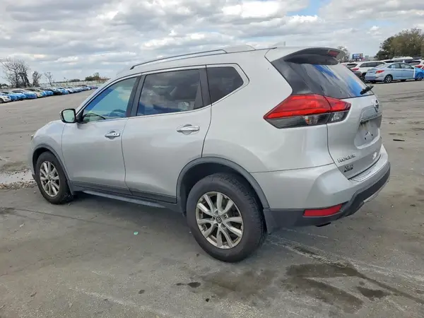JN8AT2MT5HW147987 2017 NISSAN ROGUE - Image 2