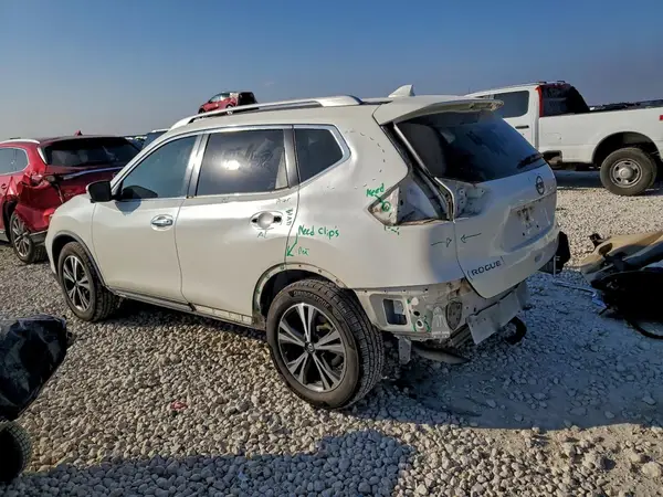 JN8AT2MT5HW148329 2017 NISSAN ROGUE - Image 2