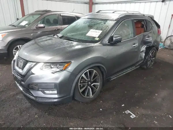 JN8AT2MT5HW149030 2017 NISSAN ROGUE - Image 2