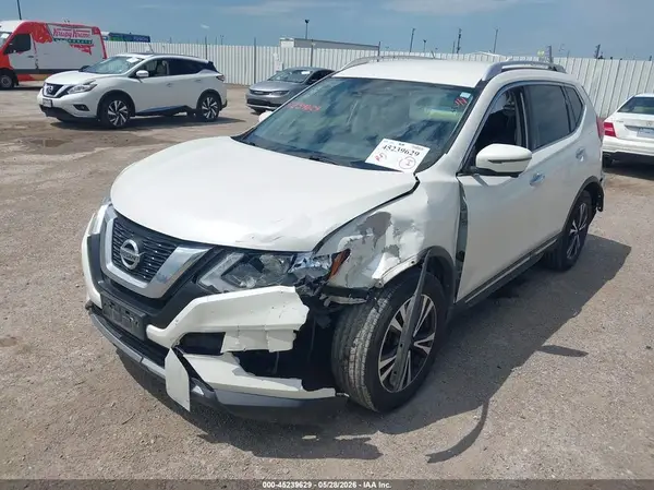 JN8AT2MT5HW149545 2017 NISSAN ROGUE - Image 2