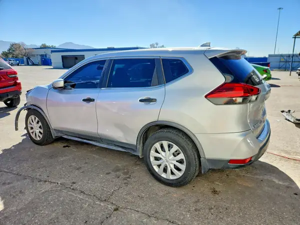 JN8AT2MT5HW149755 2017 NISSAN ROGUE - Image 2