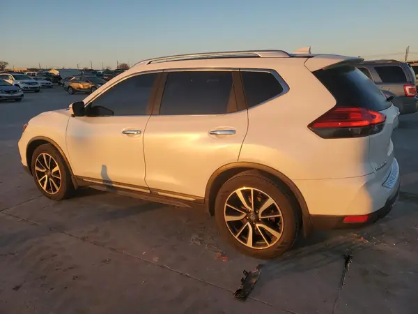 JN8AT2MT5HW380543 2017 NISSAN ROGUE - Image 2