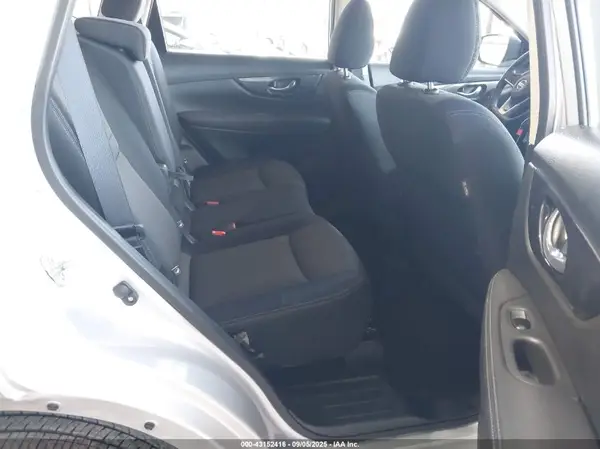 JN8AT2MT5HW385158 2017 NISSAN ROGUE - Image 8