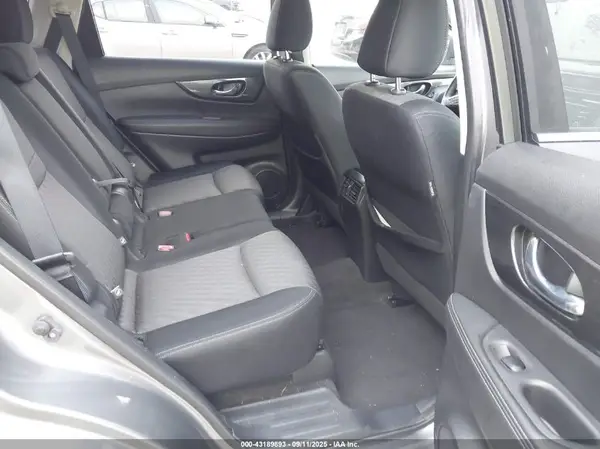 JN8AT2MT5HW385418 2017 NISSAN ROGUE - Image 8