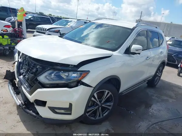 JN8AT2MT5HW388030 2017 NISSAN ROGUE - Image 2
