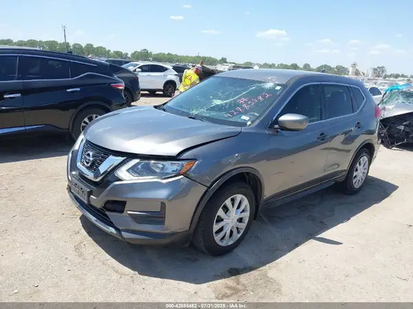 JN8AT2MT5HW390196 2017 NISSAN ROGUE - Image 2