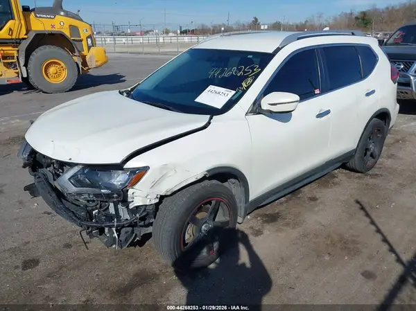 JN8AT2MT5HW390439 2017 NISSAN ROGUE - Image 2