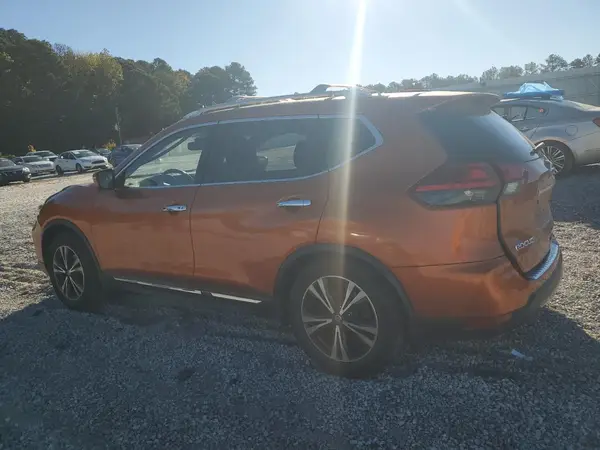 JN8AT2MT5HW392353 2017 NISSAN ROGUE - Image 2