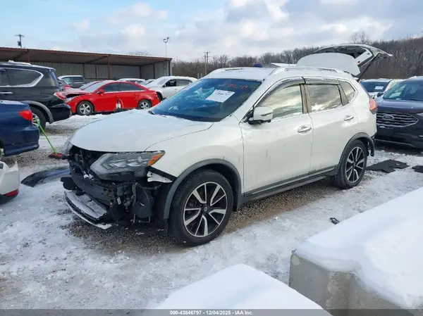 JN8AT2MT5HW400130 2017 NISSAN ROGUE - Image 2