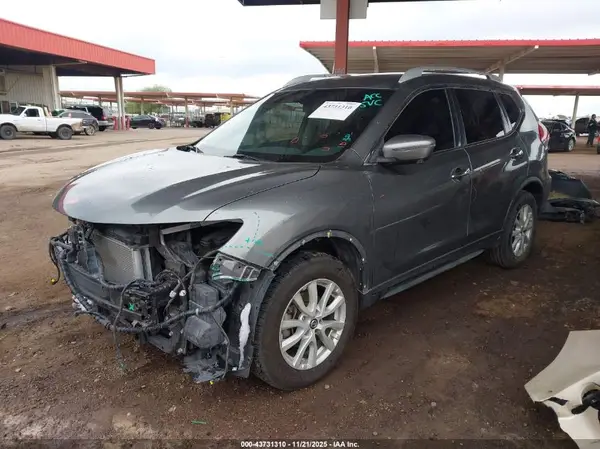 JN8AT2MT5HW400967 2017 NISSAN ROGUE - Image 2
