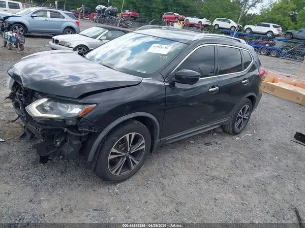 JN8AT2MT5HW401343 2017 NISSAN ROGUE - Image 2