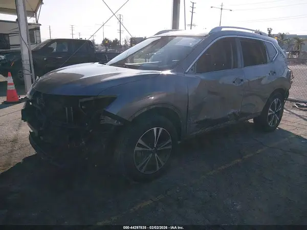 JN8AT2MT5HW401505 2017 NISSAN ROGUE - Image 2