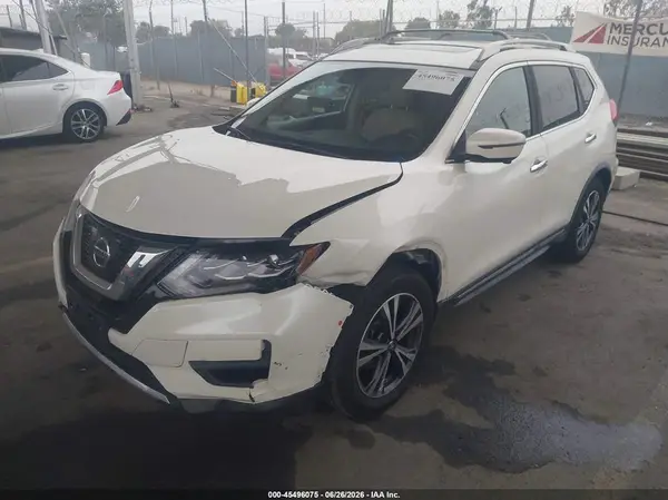 JN8AT2MT5HW403576 2017 NISSAN ROGUE - Image 2