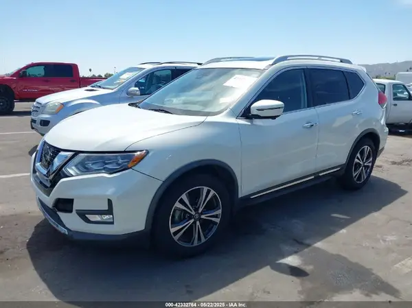 JN8AT2MT5HW404789 2017 NISSAN ROGUE - Image 2