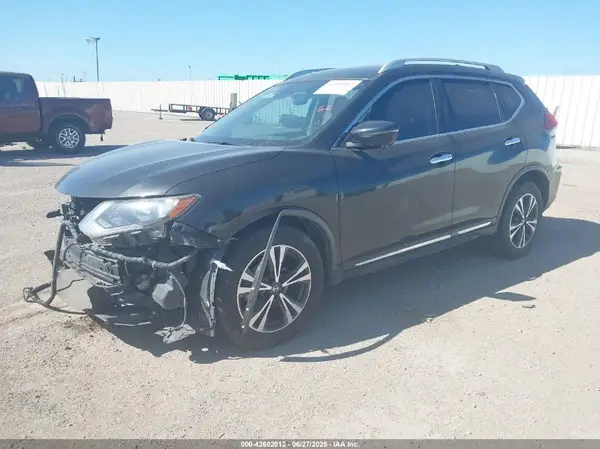 JN8AT2MT5JW450659 2018 NISSAN ROGUE - Image 2