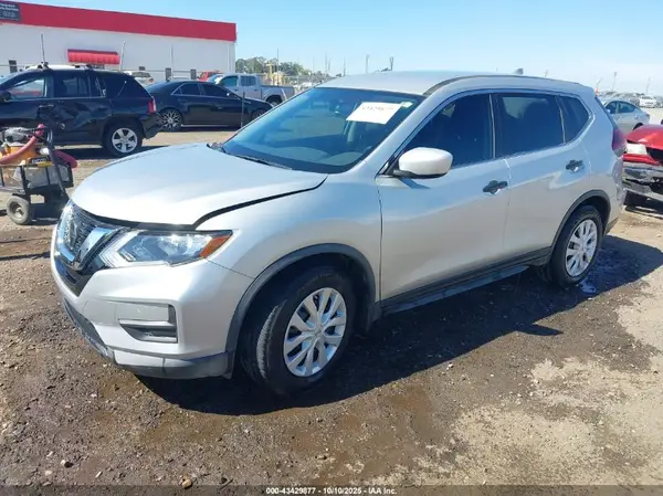 JN8AT2MT5JW461175 2018 NISSAN ROGUE - Image 2