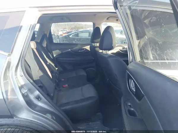 JN8AT2MT5JW463606 2018 NISSAN ROGUE - Image 8