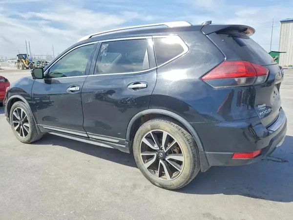JN8AT2MT5JW486013 2018 NISSAN ROGUE - Image 2