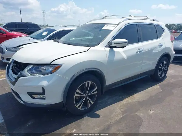 JN8AT2MT5KW252147 2019 NISSAN ROGUE - Image 2
