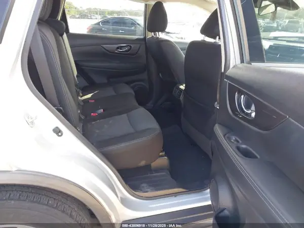 JN8AT2MT5KW255579 2019 NISSAN ROGUE - Image 8