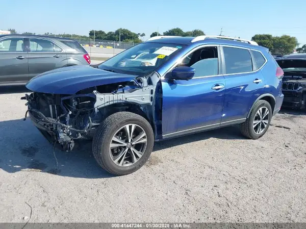 JN8AT2MT5KW256070 2019 NISSAN ROGUE - Image 2