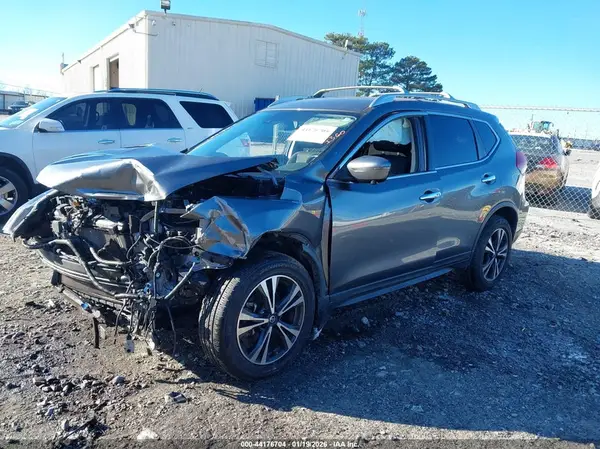 JN8AT2MT5KW257588 2019 NISSAN ROGUE - Image 2