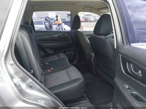 JN8AT2MT5KW266145 2019 NISSAN ROGUE - Image 8
