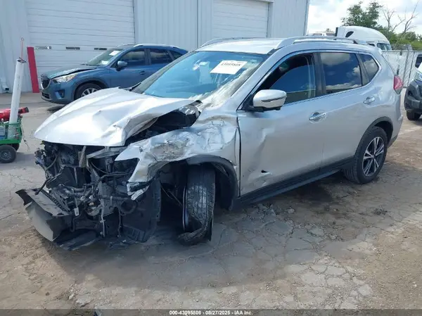JN8AT2MT5KW267795 2019 NISSAN ROGUE - Image 2