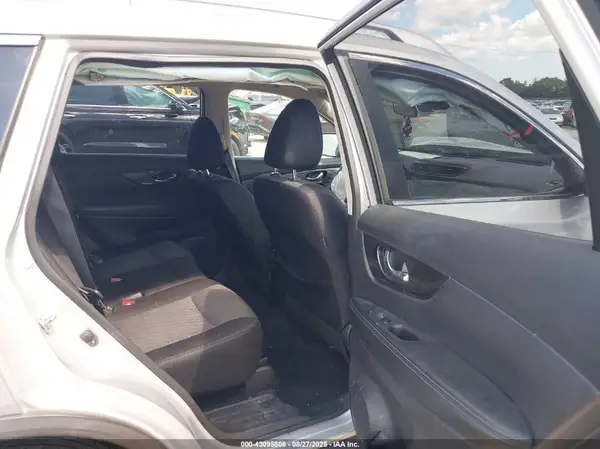 JN8AT2MT5KW267795 2019 NISSAN ROGUE - Image 8