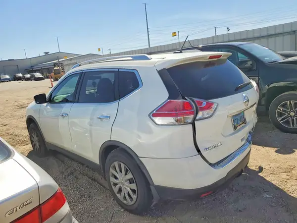 JN8AT2MT6GW022334 2016 NISSAN ROGUE - Image 2