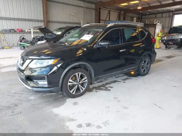 JN8AT2MT6HW130793 2017 NISSAN ROGUE - Image 2