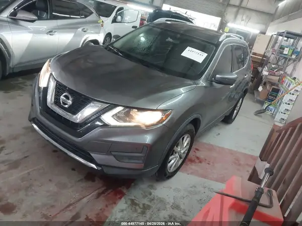 JN8AT2MT6HW134164 2017 NISSAN ROGUE - Image 2